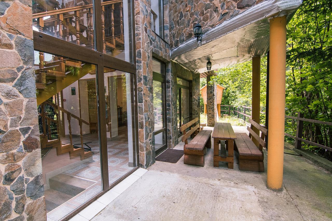 Pid Khomiakom Hotel Tatariv Bagian luar foto