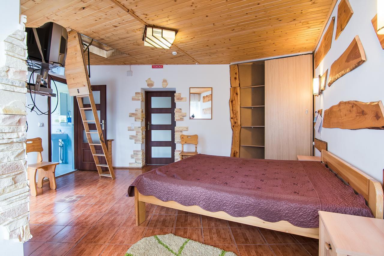 Pid Khomiakom Hotel Tatariv Bagian luar foto